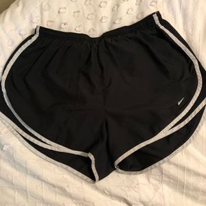 Women’s XL Nike Tempo Running Shorts- Black/White